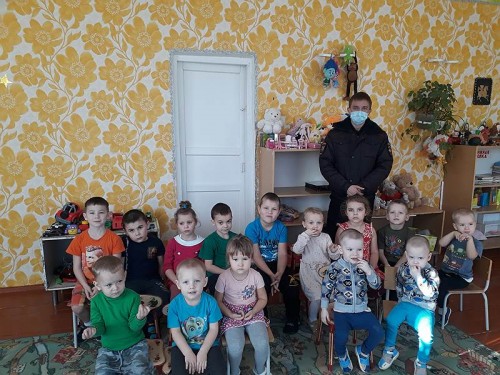 Шарлыкские полицейские и общественники провели «Уроки дорожной безопасности» в сельских детских садах.