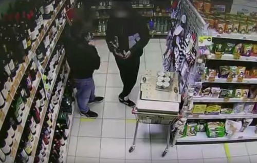 Сотрудники полиции задержали жителя Самарской области и его знакомую за совершение краж алкоголя из магазинов