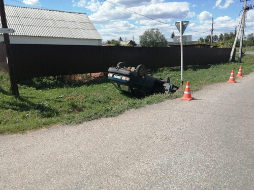 В Шарлыкском районе нетрезвый водитель автомобиля Иж-2126-30 допустил опрокидывание автомобиля