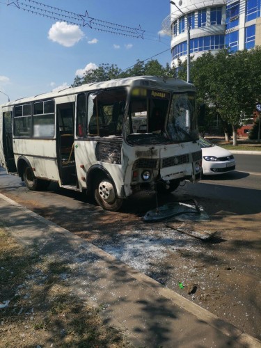 В Оренбурге сотрудники ГИБДД устанавливают обстоятельства ДТП с участием двух пассажирских автобусов