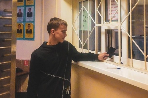 В Новоорске школьник передал полицейским потерянный телефон, чтобы вернуть владельцу