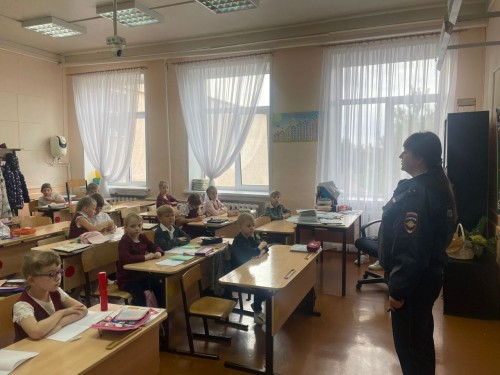 В Бузулуке правоохранители пообщались с учениками МОБУ "НОШ № 11"