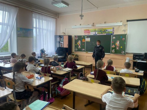 В Бузулуке правоохранители пообщались с учениками МОБУ "НОШ № 11"