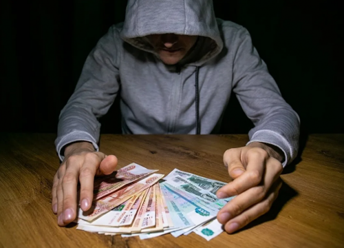 Новотроицкий сварщик под предлогом заработка на бирже перевел мошенникам взятых в кредит 3 394 000 рублей