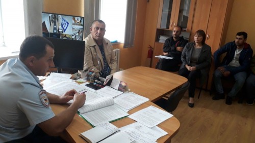 Начальник ОеВМ Отд МВД России по Шарлыкскому району провел рабочую встречу с работодателями и иностранными гражданами.