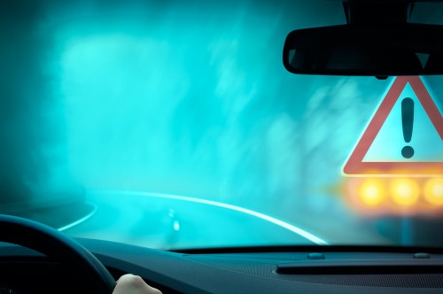 Госавтоинспекция МО МВД России по ЗАТО Комаровский информирует водителей, как правильно действовать в условиях тумана на дороге