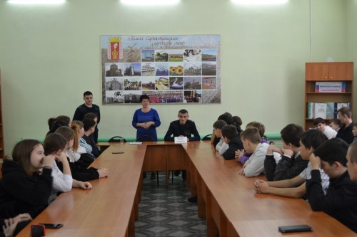 В рамках Дня правовой помощи детям сотрудники ПДН ОМВД России по Саракташскому району встретились со школьниками в районной библиотеке