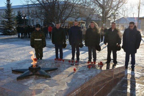 Девятого декабря, в День Героев Отечества, на мемориале погибшим в годы Великой Отечественной войны состоялся митинг.
