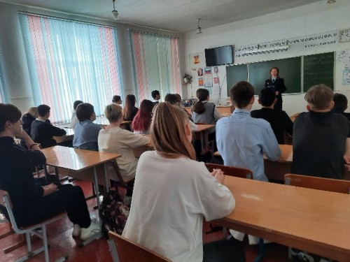 В Новотроицке полицейские рассказали школьникам о вреде наркотических средств и ответственности за незаконный оборот наркотиков