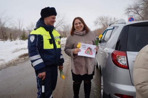 "Цветы для автоледи" на дорогах ЗАТО Комаровский