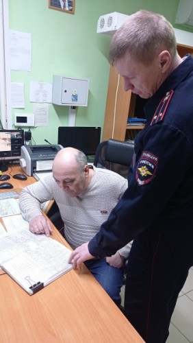 Общественник проверил работу полицейских Александровского района