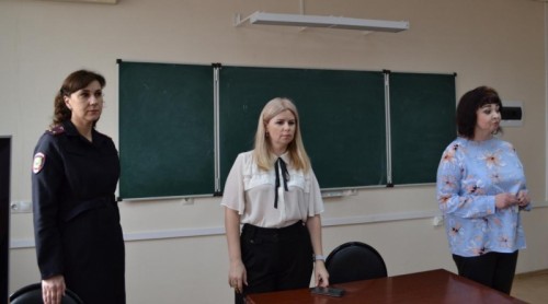 В Оренбурге полицейские провели профилактическую беседу на тему экстремизма со студентами ОГУ