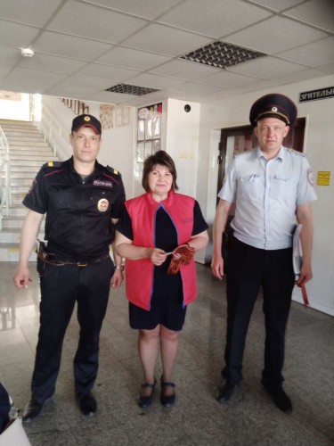 Грачевские правоохранители приняли участие в акции «Георгиевская ленточка»