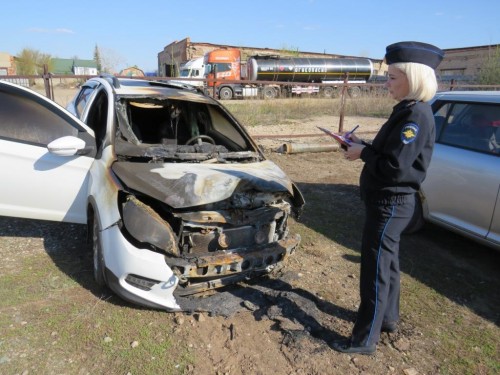 В Бугуруслане полицейские задержали подозреваемого в поджоге легкового автомобиля