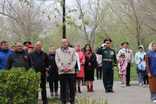 В ГО ЗАТО Комаровский прошла церемония возложения цветов к мемориалу, посвященному Великой Отечественной войне