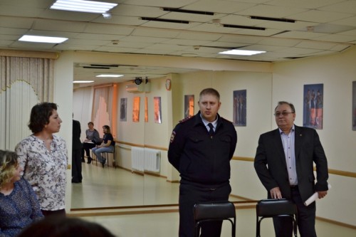 В Оренбурге полицейский совместно с сотрудником банка провели профилактическую беседу с педагогами Центра творчества и спорта «Лора Плюс»