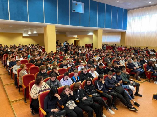В рамках оперативно-профилактического мероприятия «Нет ненависти и вражде» сотрудники полиции Оренбурга провели беседу со студентами