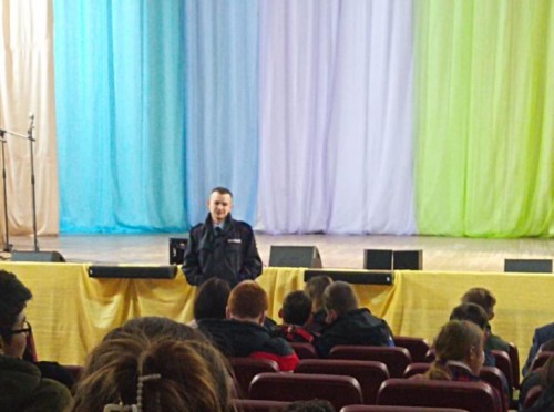 В Адамовском районе сотрудники полиции провели профилактические беседы с учащимися и родителями