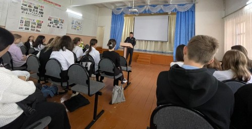 Матвеевские полицейские в преддверии летних каникул провели профилактические беседы со школьниками
