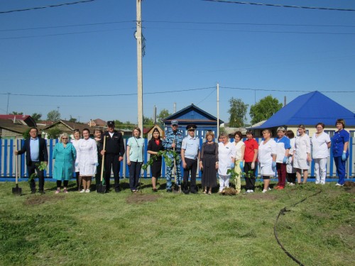 В Абдулино полицейские и медицинские работники приняли участие в акции «Сад Памяти»