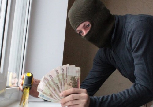 В Бугуруслане полицейские задержали мужчину, подозреваемого в мошенничестве с установкой окон