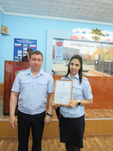 В Бузулукском отделе полиции вручили очередные звания и благодарности сотрудникам полиции.