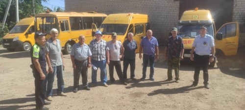 В преддверии нового учебного года Госавтоинспекторы г. Абдулино проверяют школьные автобусы