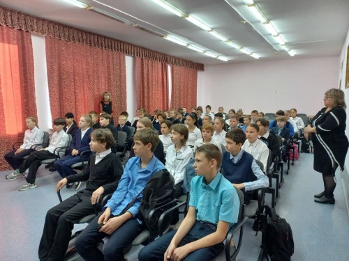 В Бугуруслане полицейский провел со школьниками профилактическую беседу