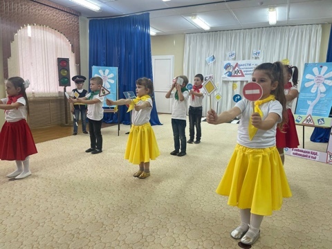 Сотрудники Госавтоинспекции Оренбурга провели мероприятие в детском саду № 44