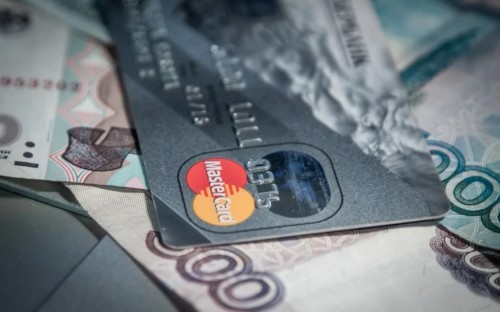 В Шарлыке сотрудник военкомата перевел мошенникам более 300000 рублей, взятых, по их указанию, в кредит.