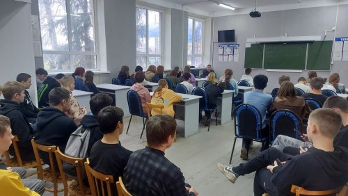 В Шарлыке в рамках оперативно-профилактического мероприятия «Нет ненависти и вражде»» полицейским проведена встреча со студентами.