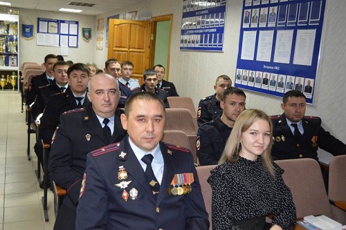 10 ноября в Шарлыке в торжественной обстановке отметили День сотрудников органов внутренних дел.