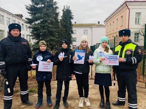 Школьники Бугуруслана раздали водителям бумажных журавлей
