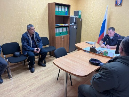 Начальник ОеВМ Отд МВД России по Шарлыкскому району провел рабочую встречу с работодателями .