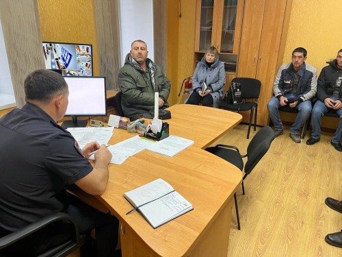 Начальник ОеВМ Отд МВД России по Шарлыкскому району провел рабочую встречу с работодателями .