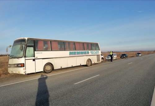 Сотрудники Госавтоинспекции Соль-Илецкого городского округа помогли пассажирам сломавшегося в мороз автобуса