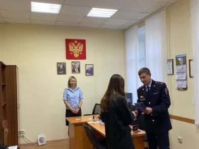 В отделах по вопросам миграции проведены мероприятия по торжественному вручению паспортов граждан Российской Федерации