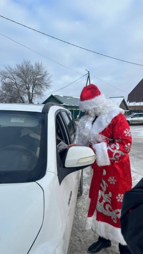 Оренбургские Госавтоинспекторы облачились в костюм Деда Мороза и на время стали волшебниками