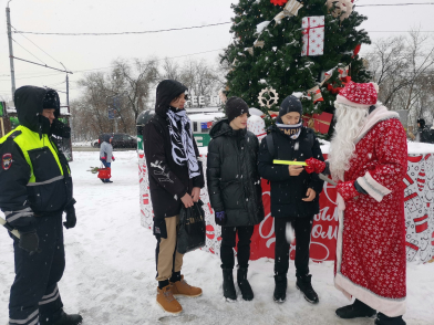 «Полицейский Дед Мороз» напомнил о необходимости соблюдения Правил дорожного движения