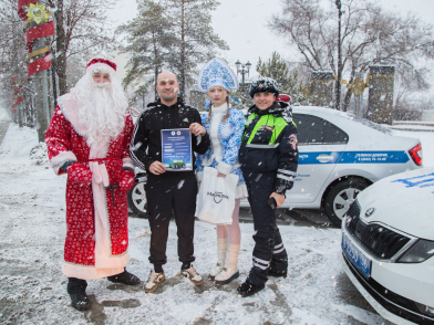 «Полицейский Дед Мороз» напомнил о необходимости соблюдения Правил дорожного движения