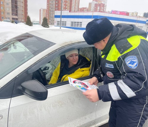 На дорогах Оренбурга прошла акция, приуроченная к Всемирному  Дню отказа от мобильных телефонов