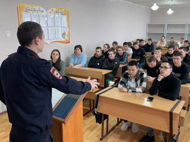 Полицейский встретился со студентами Оренбургского аграрного колледжа