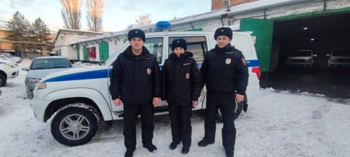 В Оренбурге полицейские помогли людям спастись во время пожара