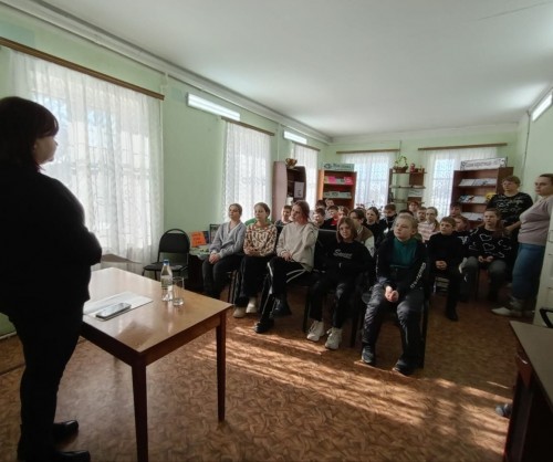 Сотрудник полиции пообщалась со школьниками Бузулукского района о вреде наркотических и одурманивающих веществ.