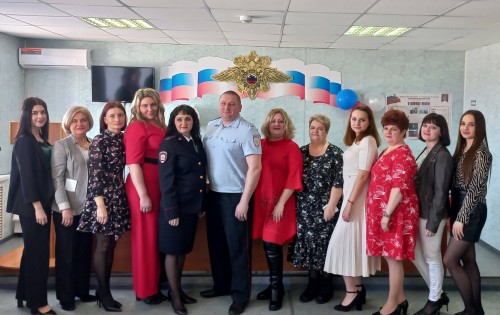 В отделении МВД России по Курманаевскому району прошло торжественное мероприятие, посвященное Международному женскому дню