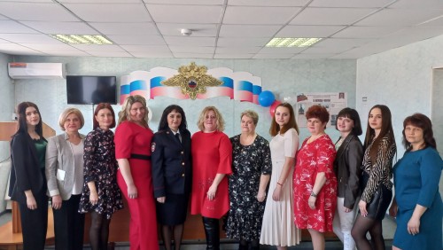 В отделении МВД России по Курманаевскому району прошло торжественное мероприятие, посвященное Международному женскому дню