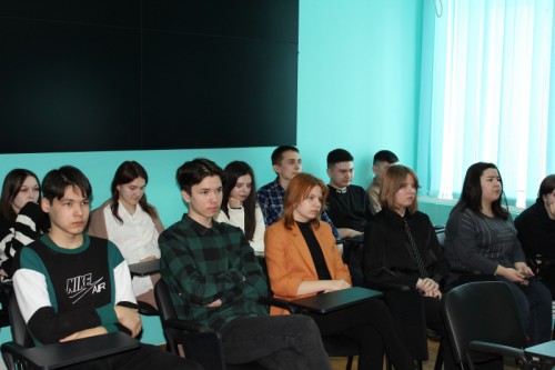 В Оренбурге сотрудники полиции встретились с учащимися учетно-финансового техникума в рамках акции «Сообщи, где торгуют смертью»