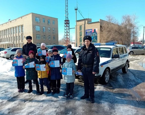 Сотрудники ГИБДД Новоорского района проводят мероприятия в рамках акции «Ребенок – главный пассажир!»