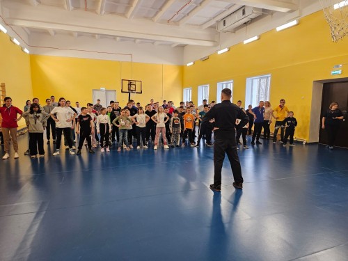 Бугурусланские полицейские провели акцию «Зарядка со стражем порядка» в подшефной школе-интернате