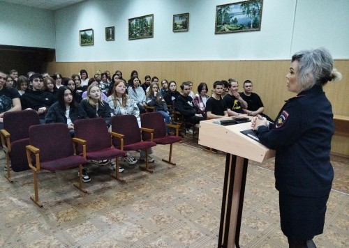 В Бузулуке полицейские проводят встречи со студентами